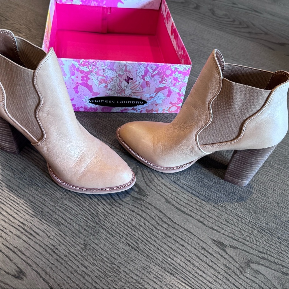 Chinese Laundry Women's Tan Ankle Booties